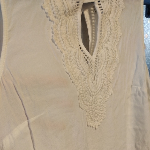 Chic White Lace Detail Blouse - Picture 10 of 14